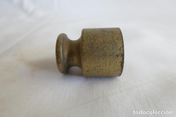 Antig&uuml;edades: pesa de 100 gramos - Foto 2