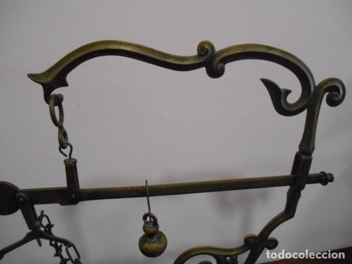 Antig&uuml;edades: PRECIOSA BASCULA TIPO ROMANA CON BASE DE APOYO EN BRONCE - Foto 3