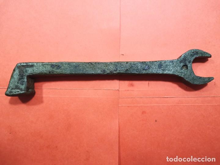 Antig&uuml;edades: ANTIGUA LLAVE DE TUERCAS - Foto 1