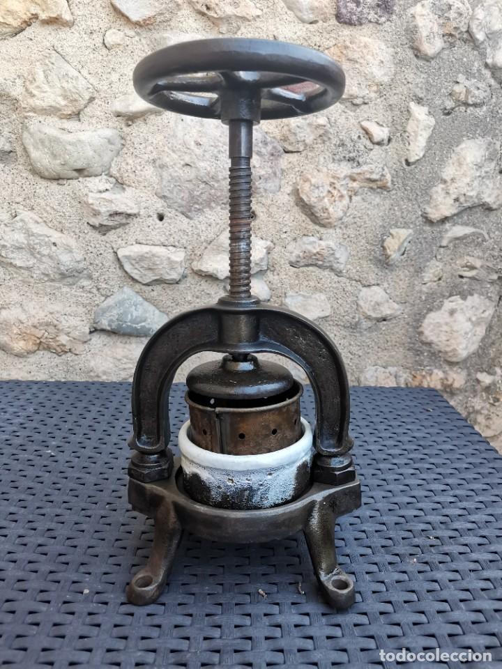 Antig&uuml;edades: ANTIGUA PEQUE&Ntilde;A PRENSA CRISOL - Foto 2