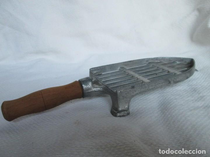 Antig&uuml;edades: Planchero aluminio - Foto 2