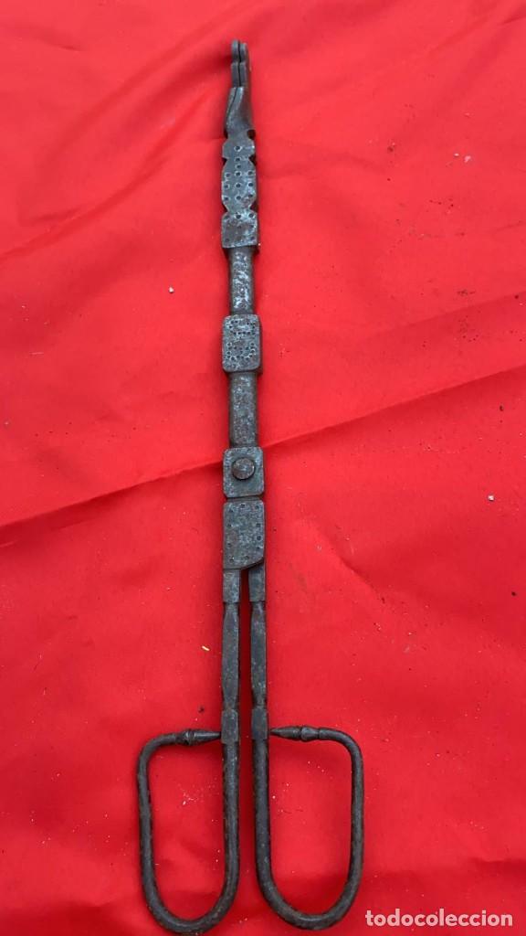 Antig&uuml;edades: TENAZAS DE FORJA ANTIGUAS DE 39 CMS. DE LONGITUD - Foto 1