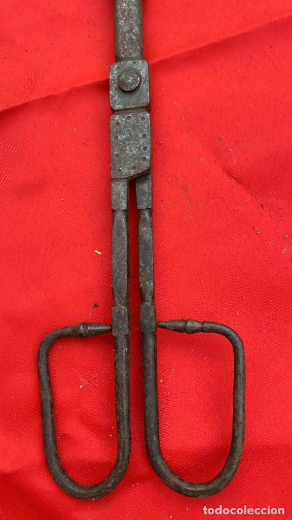 Antig&uuml;edades: TENAZAS DE FORJA ANTIGUAS DE 39 CMS. DE LONGITUD - Foto 2