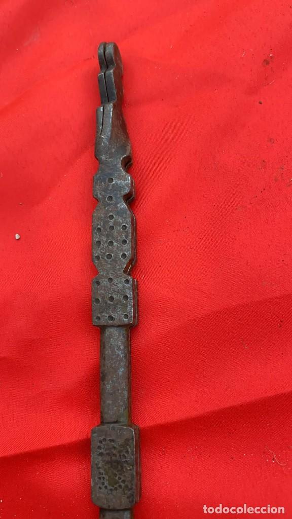 Antig&uuml;edades: TENAZAS DE FORJA ANTIGUAS DE 39 CMS. DE LONGITUD - Foto 7