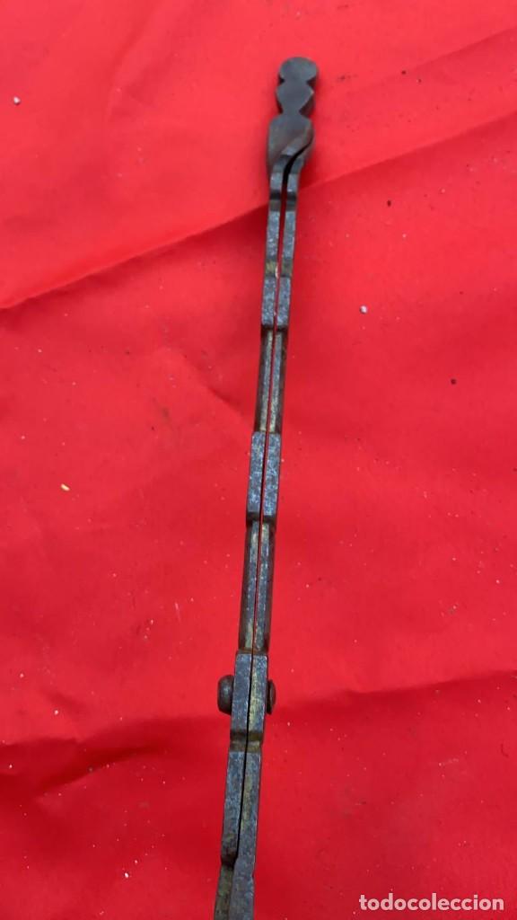 Antig&uuml;edades: TENAZAS DE FORJA ANTIGUAS DE 39 CMS. DE LONGITUD - Foto 8