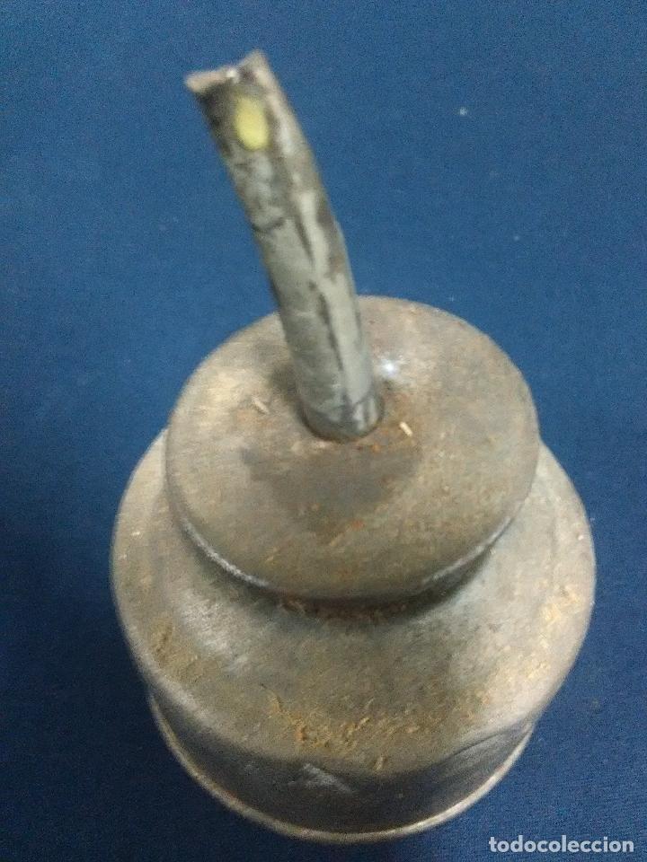 Antig&uuml;edades: ACEITERA CHAPA - Foto 2