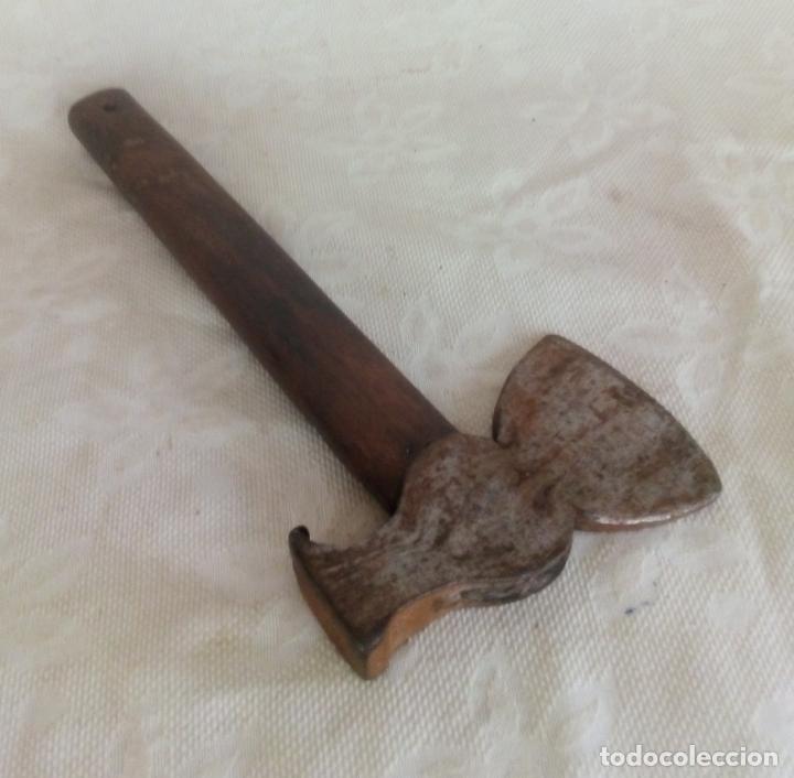 Antig&uuml;edades: ANTIGUA HACHA DE HIERRO-FORJA - MANGO DE MADERA - Foto 3