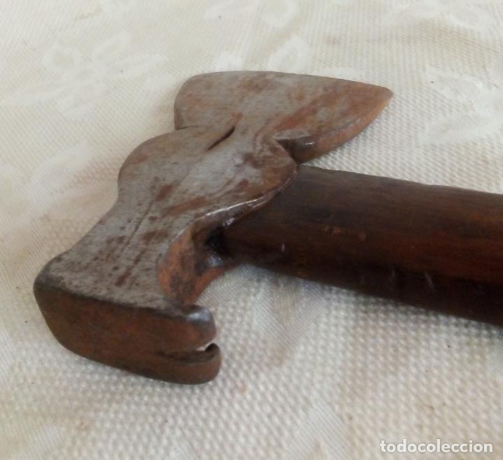 Antig&uuml;edades: ANTIGUA HACHA DE HIERRO-FORJA - MANGO DE MADERA - Foto 5