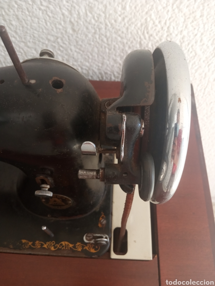 Antig&uuml;edades: Maquina de coser y mueble Alfa - Foto 4