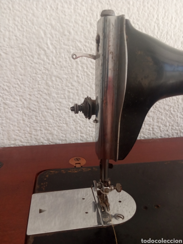 Antig&uuml;edades: Maquina de coser y mueble Alfa - Foto 9