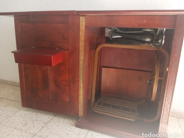 Antig&uuml;edades: Maquina de coser y mueble Alfa - Foto 13