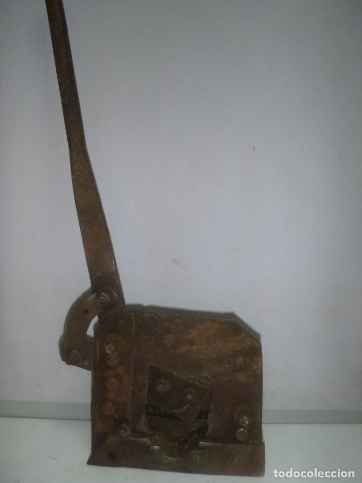 Antig&uuml;edades: ANTIGUA CIZALLA CORTE DE CHAPA - Foto 1