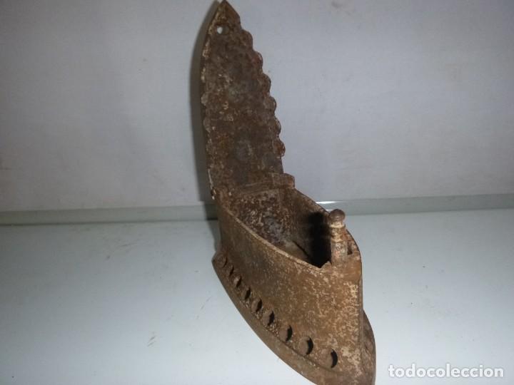 Antig&uuml;edades: ANTIGUA PLANCHA DE CARBON - Foto 6
