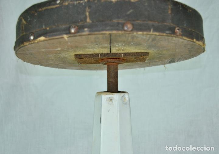 Antig&uuml;edades: Taburete de dentista a&ntilde;os 40 - Foto 13