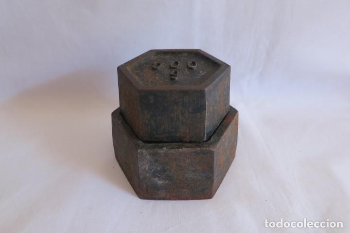 Antig&uuml;edades: pesas de 1 y 500 gramos exagonal - Foto 2