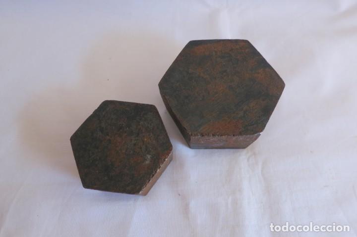 Antig&uuml;edades: pesas de 1 y 500 gramos exagonal - Foto 3