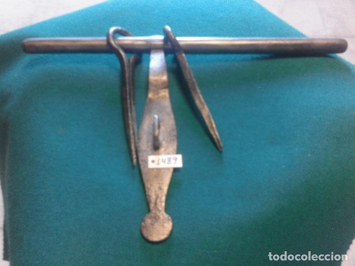 Antig&uuml;edades: ANTIGUO CERROJO DE FORJA - Foto 1