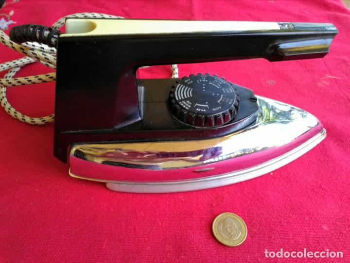 Antig&uuml;edades: Plancha antigua vintage Solac - Foto 2