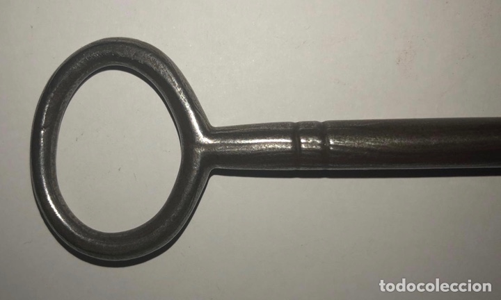Antig&uuml;edades: Antigua llave de forja de finales de S.XVII. - Foto 2