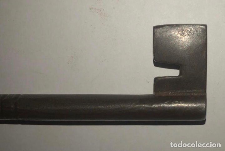Antig&uuml;edades: Antigua llave de forja de finales de S.XVII. - Foto 3