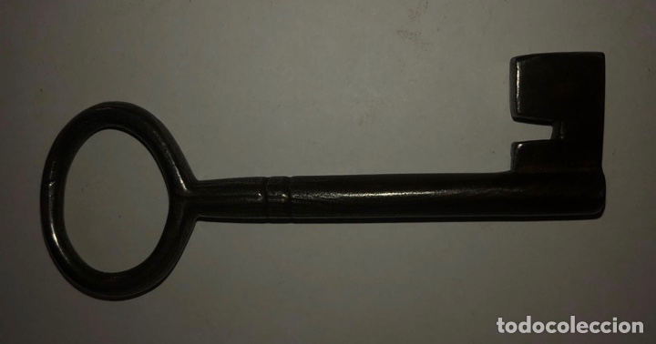 Antig&uuml;edades: Antigua llave de forja de finales de S.XVII. - Foto 1