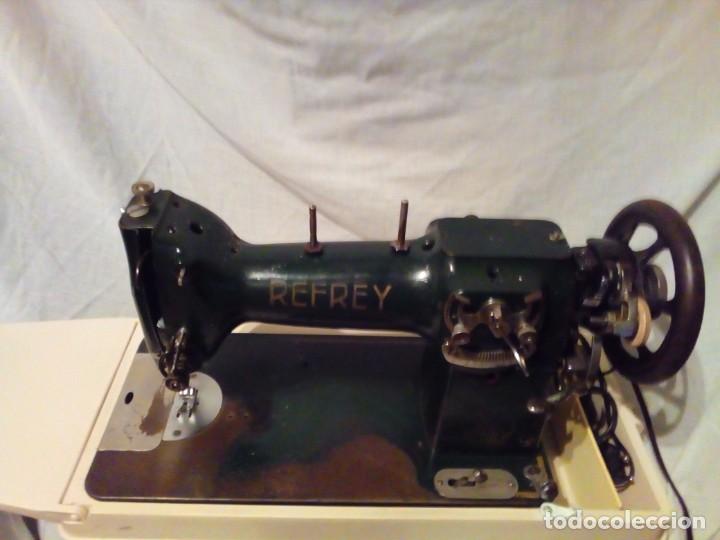 Antig&uuml;edades: maquina de coser REFREY - Foto 3