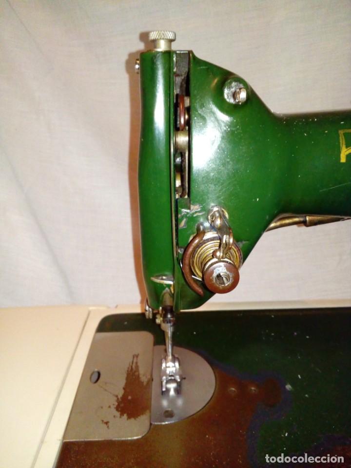Antig&uuml;edades: maquina de coser REFREY - Foto 5