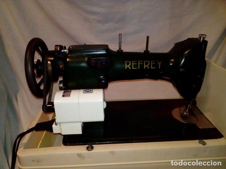 Antig&uuml;edades: maquina de coser REFREY - Foto 7
