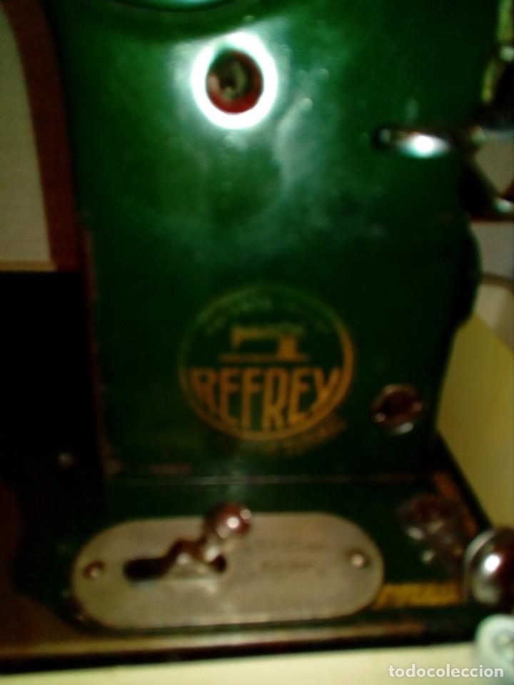 Antig&uuml;edades: maquina de coser REFREY - Foto 12