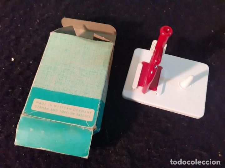 Antig&uuml;edades: Aparato enhebrador de agujas - Foto 2