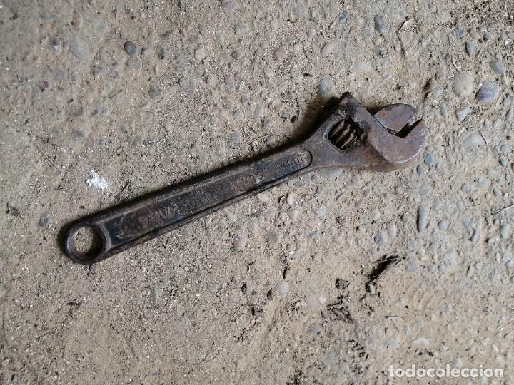Antig&uuml;edades: antigua llave inglesa - Foto 1