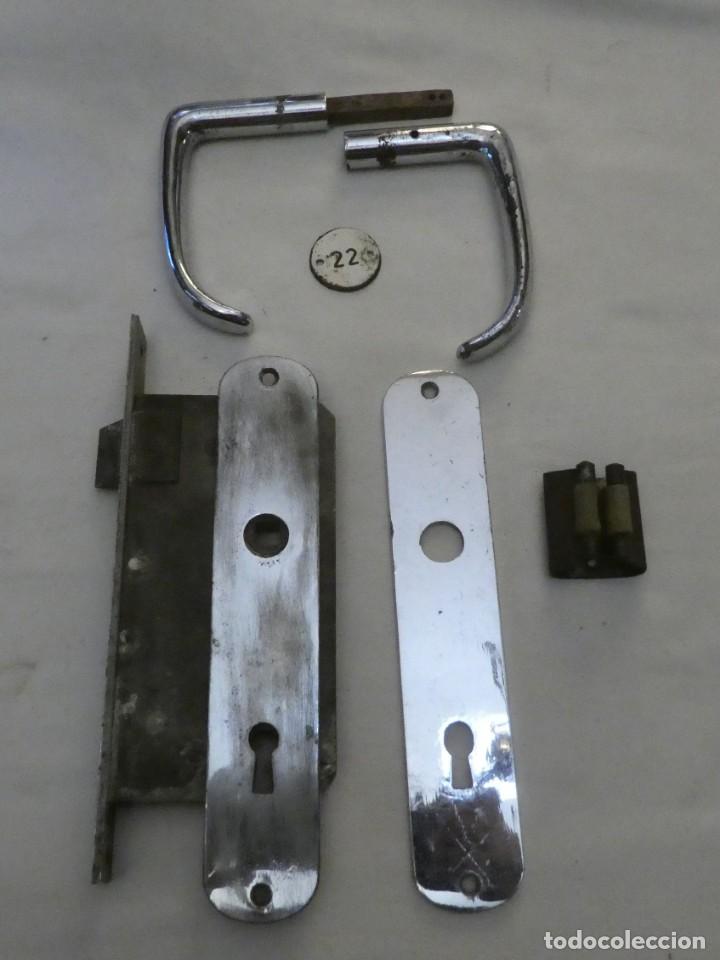 Antig&uuml;edades: MANILLAS PUERTA BARCO CON CERRADURA - Foto 2