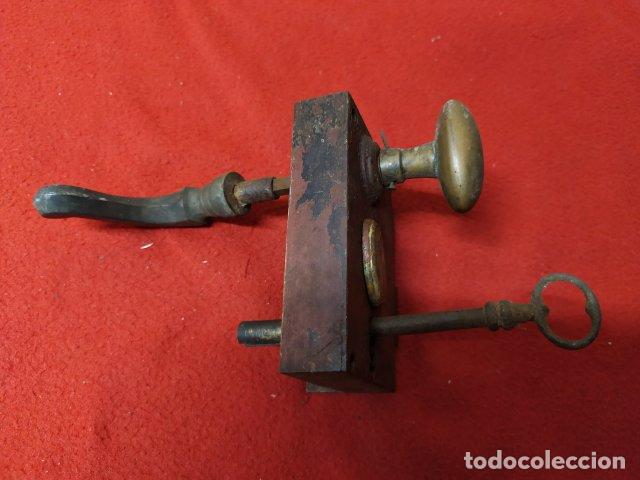 Antig&uuml;edades: ANTIGUA CERRADURA COMPLETA CON LLAVE - Foto 4