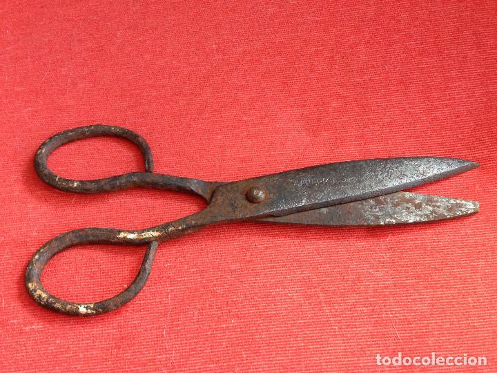 Antig&uuml;edades: ANTIGUAS TIJERAS DE FORJA,MARCA AMARARA. - Foto 1