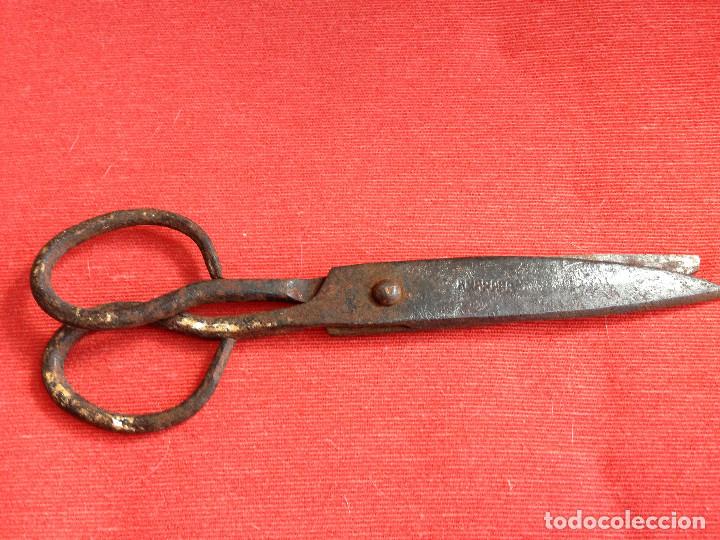Antig&uuml;edades: ANTIGUAS TIJERAS DE FORJA,MARCA AMARARA. - Foto 3