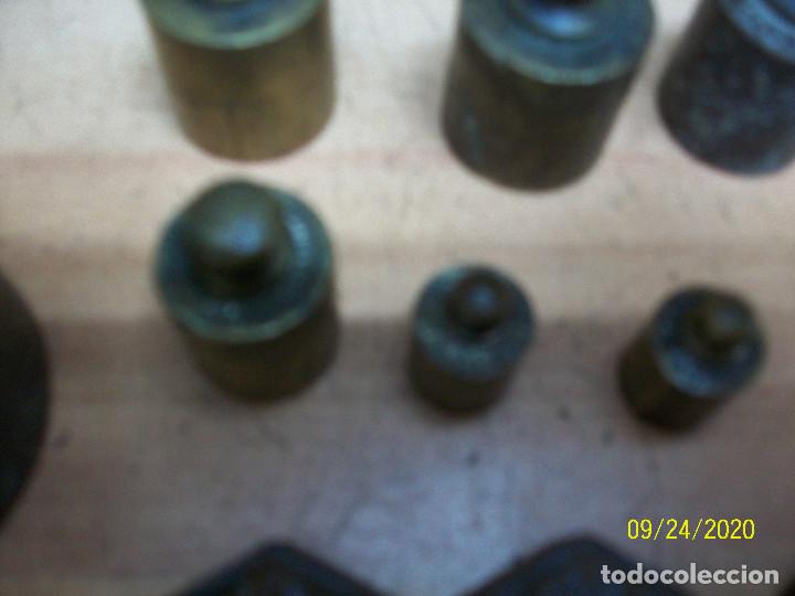 Antig&uuml;edades: LOTE DE 10 PESAS DE HIERRO Y DE BRONCE - Foto 10