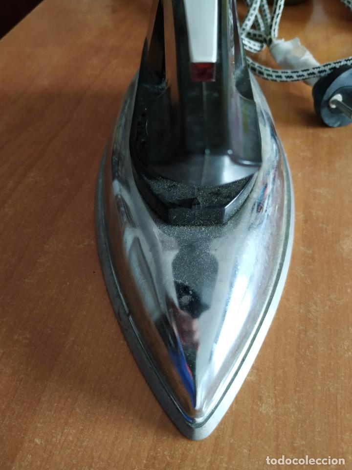Antig&uuml;edades: PLANCHA SOLAC. Modelo 844/E. M-50. Bitension. 800W. Funciona perfectamente. - Foto 2