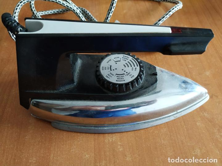Antig&uuml;edades: PLANCHA SOLAC. Modelo 844/E. M-50. Bitension. 800W. Funciona perfectamente. - Foto 1