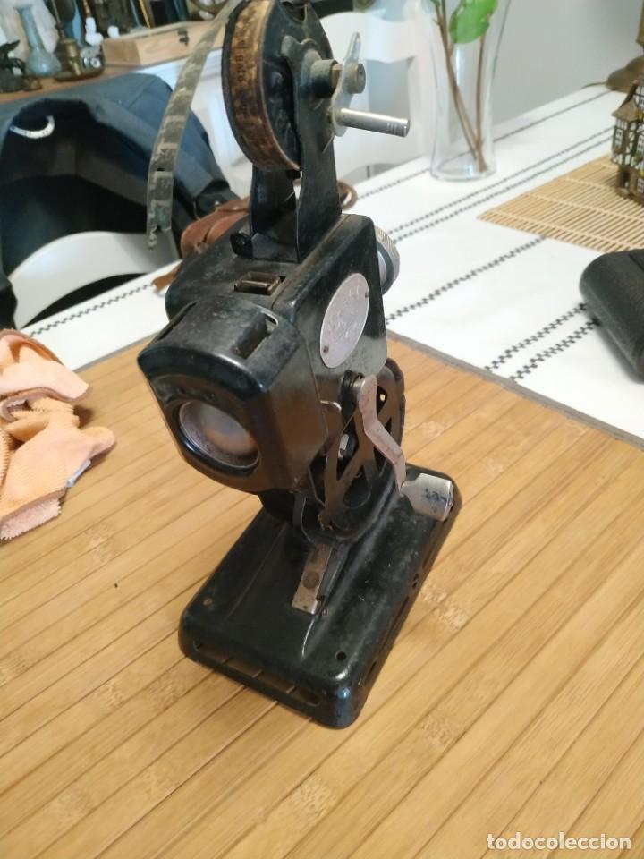 Antig&uuml;edades: PROYECTOR PATHE KID - Foto 1