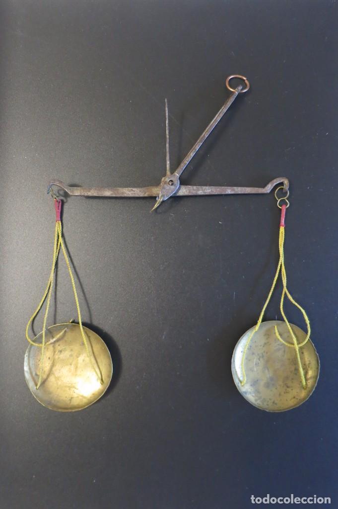 Antig&uuml;edades: balanza para el peso de moneda ca 1850 - Foto 1