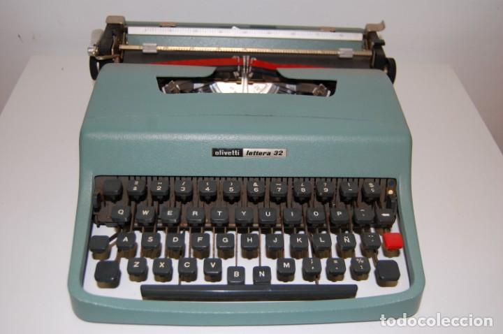 Antig&uuml;edades: M&aacute;quina de escribir de la marca OLIVETTI Lettera 32 - Foto 2