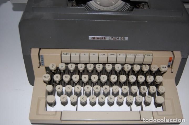 Antig&uuml;edades: M&aacute;quina de escribir de la marca OLIVETTI Linea 98 - Foto 3