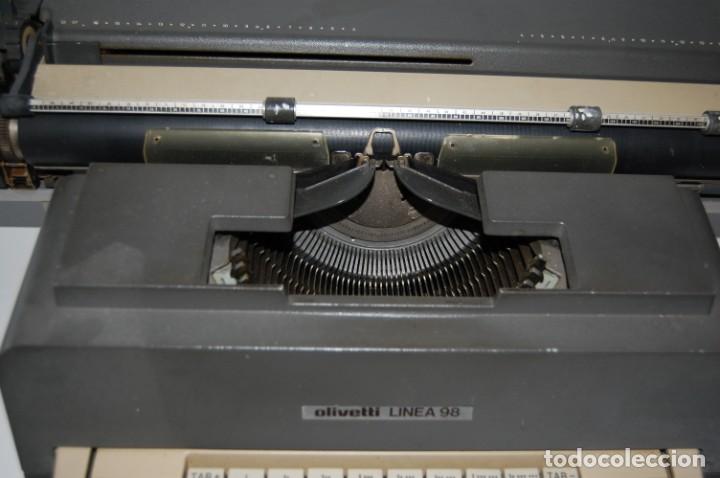 Antig&uuml;edades: M&aacute;quina de escribir de la marca OLIVETTI Linea 98 - Foto 5
