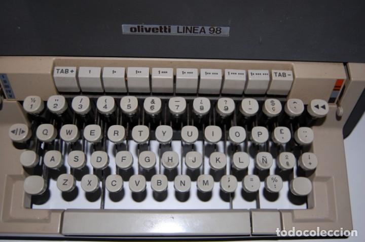 Antig&uuml;edades: M&aacute;quina de escribir de la marca OLIVETTI Linea 98 - Foto 7