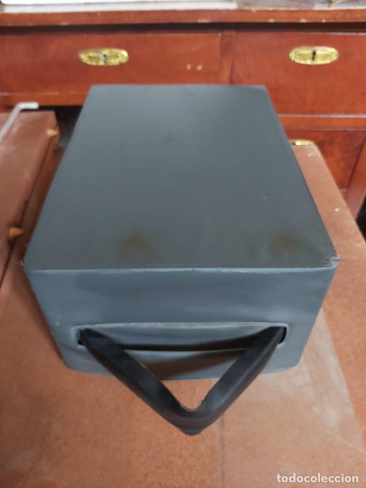 Antig&uuml;edades: Proyector Braun AG modelo D35, incompleto. - Foto 6