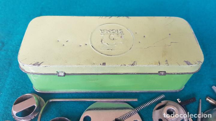 Antig&uuml;edades: CAJA METAL MAQUINAS DE COSER SIGMA CON COMPLEMENTOS - Foto 6