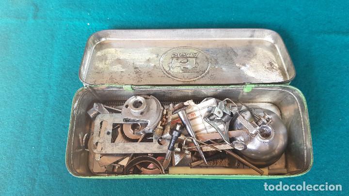 Antig&uuml;edades: CAJA METAL MAQUINAS DE COSER SIGMA CON COMPLEMENTOS - Foto 8