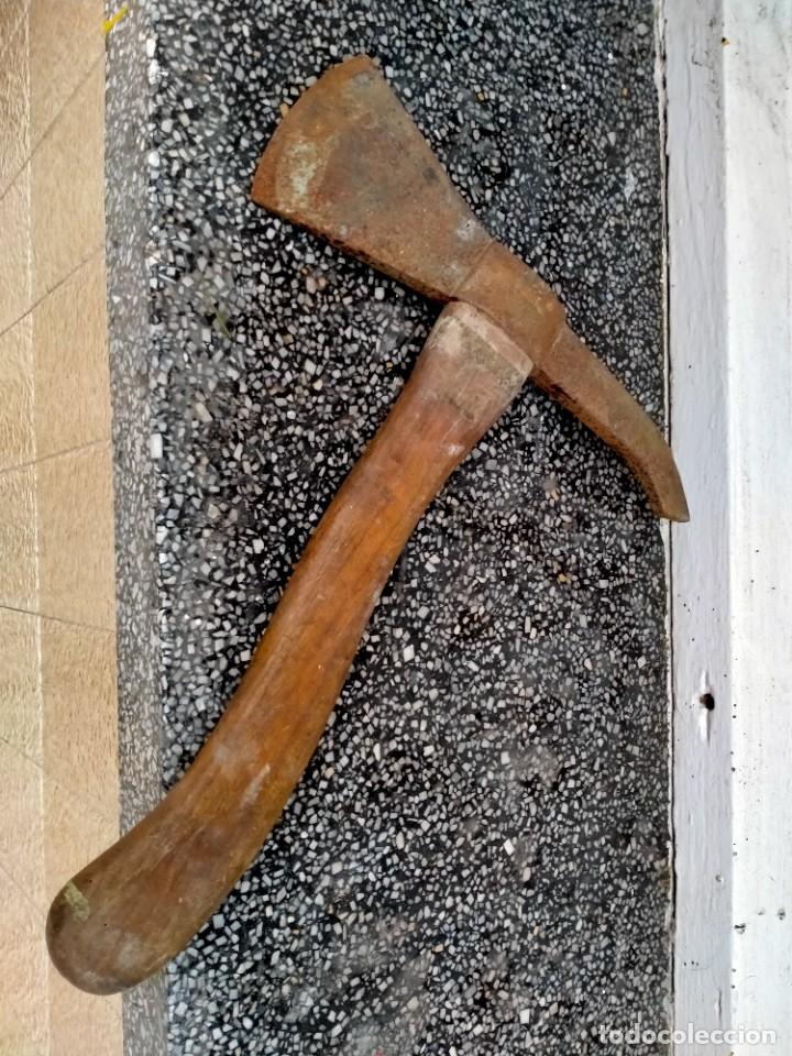 Antig&uuml;edades: HACHA DE BOMBERO ANTIGUO - Foto 1