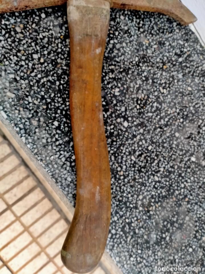 Antig&uuml;edades: HACHA DE BOMBERO ANTIGUO - Foto 2