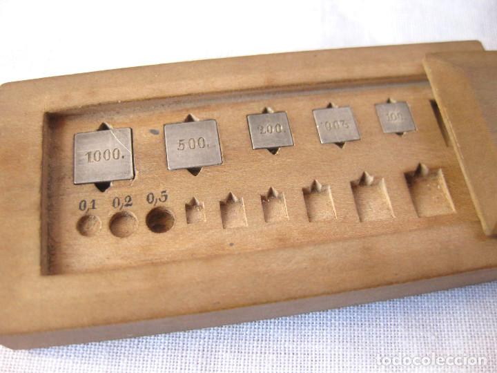 Antig&uuml;edades: Balanza de precisi&oacute;n para monedas, joyas, laboratorio, etc. - Foto 3